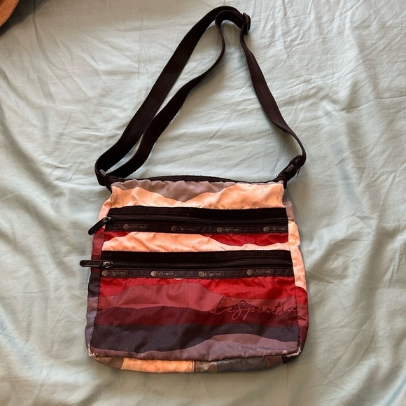 LeSportsac Classic Kylie Crossbody Bag 3 Pocket Striped Colored Mountains - Picture 1 of 7